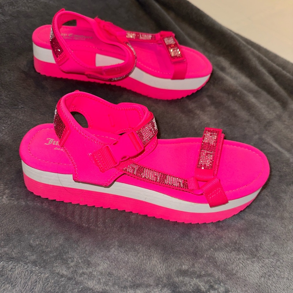 Juicy Couture Bright Pink womens Sandals